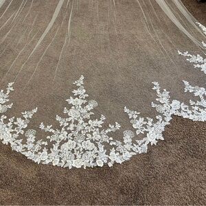 Elegant White Floral Lace Hair Veil